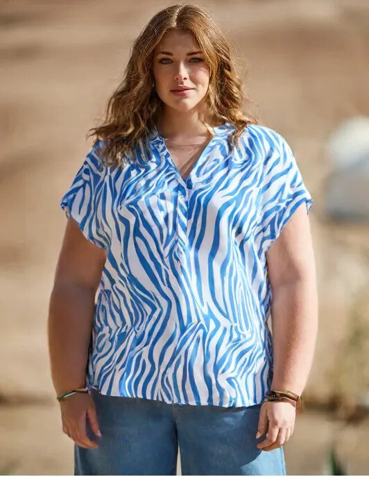 Wholesaler World Fashion - Large Size Women's Blouse Short Sleeve - Elegant and comfortable