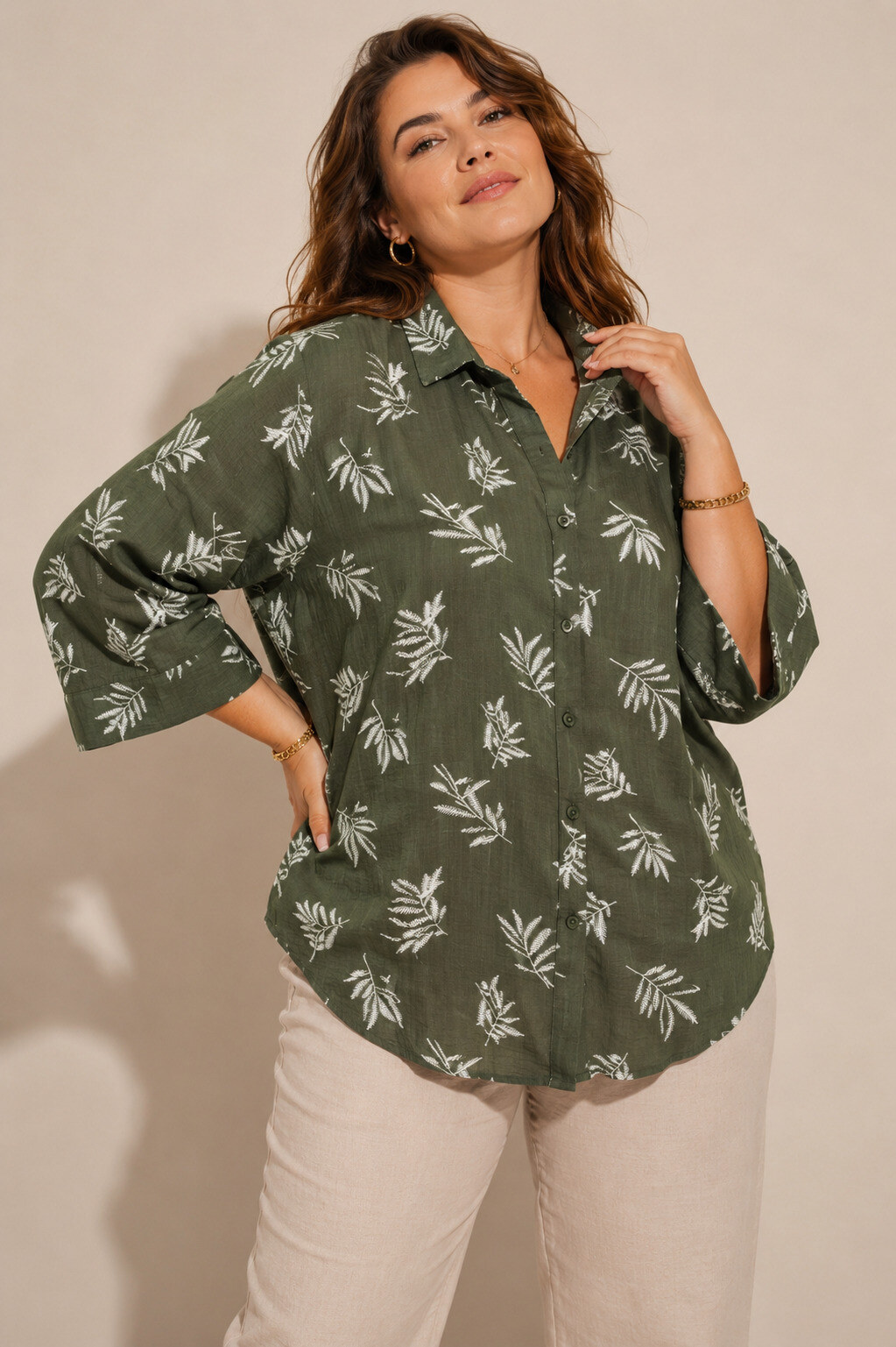 Wholesaler World Fashion - Flowy & Casual Plus Size Shirt with 3/4 Sleeves - Leaf Print