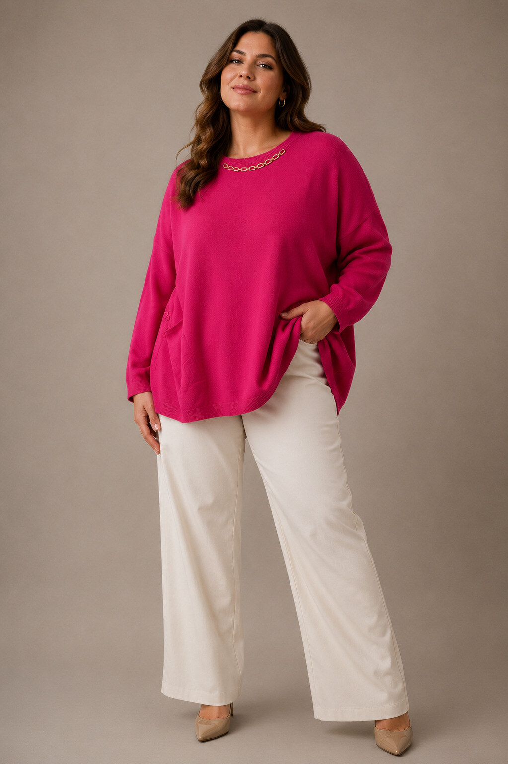 Wholesaler World Fashion - Oversized cashmere sweater with round neck and gold chain