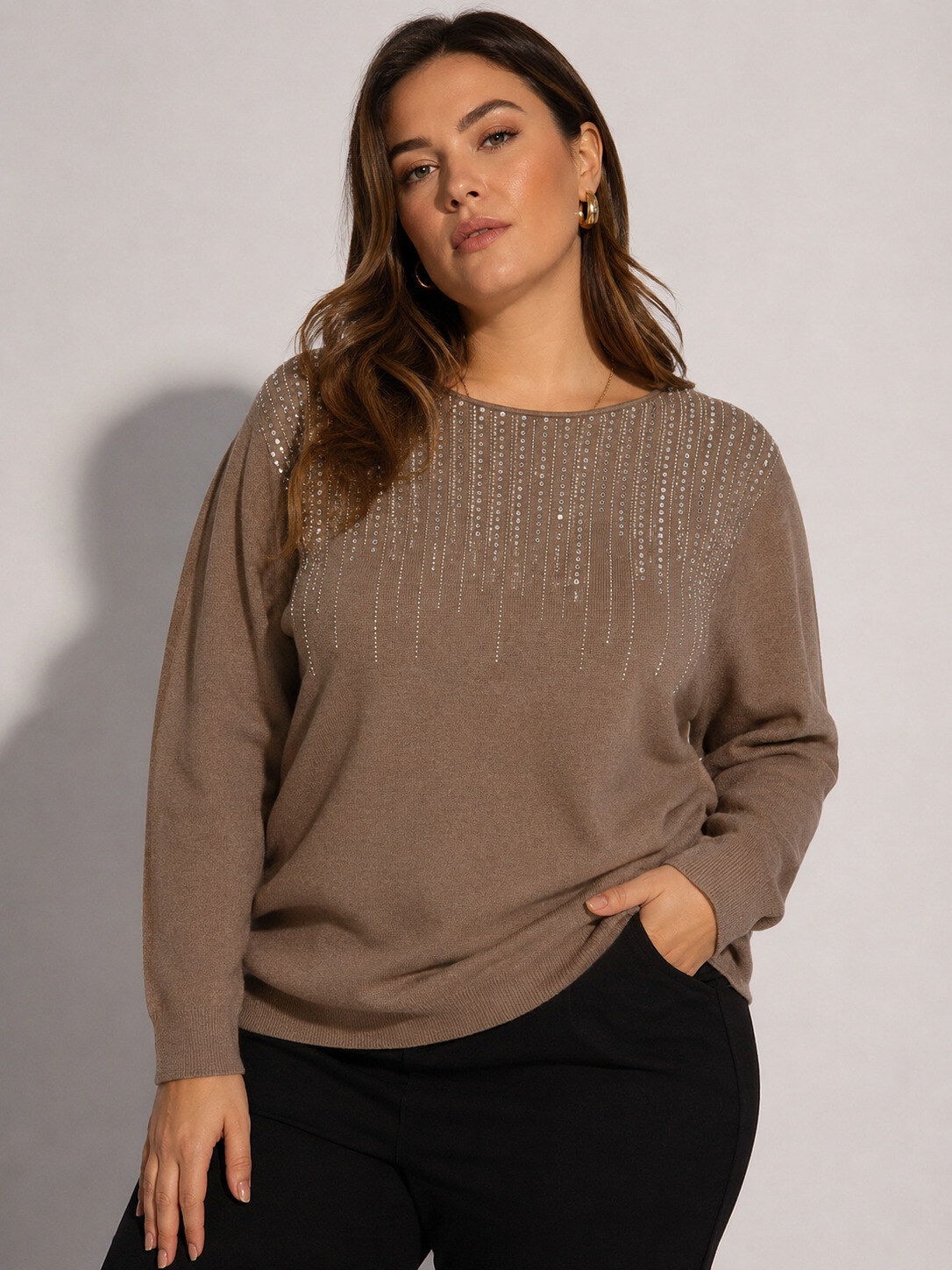Wholesaler World Fashion - Plus Size Cashmere Sweater with Round Neck and Rhinestones