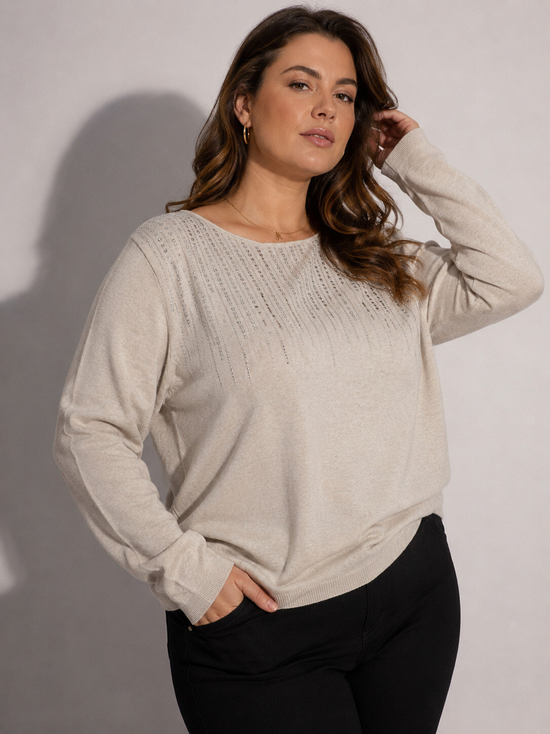 Wholesaler World Fashion - Plus Size Cashmere Sweater with Round Neck and Rhinestones
