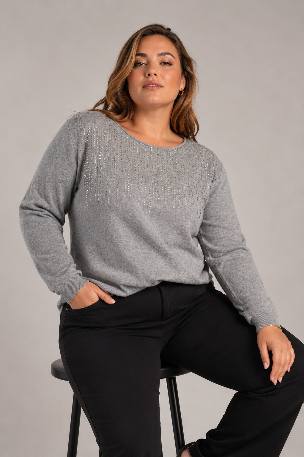 Wholesaler World Fashion - Plus Size Cashmere Sweater with Round Neck and Rhinestones