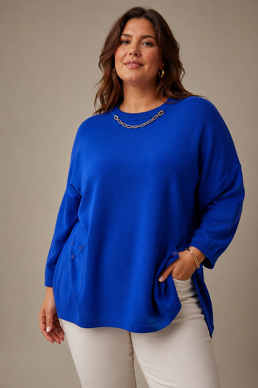Wholesaler World Fashion - Plus Size Cashmere Sweater with Round Neck and Gold Chain