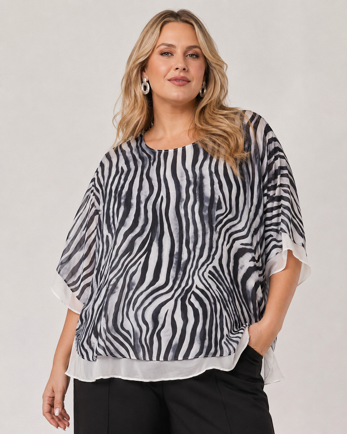 Wholesaler World Fashion - Plus Size Rayon Top with Short Sleeves in Cotton Gauze Effect - Zebra Print
