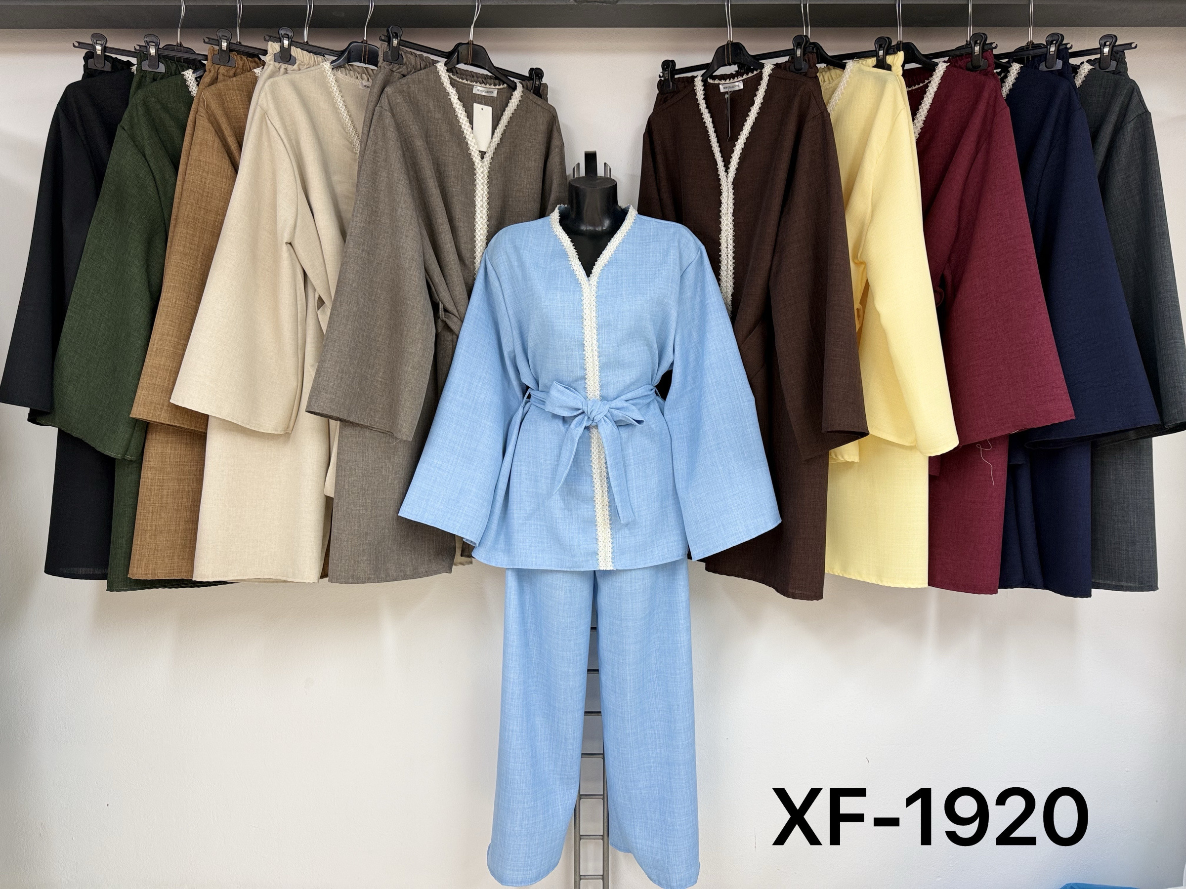 Wholesaler XFASHION - SUIT
