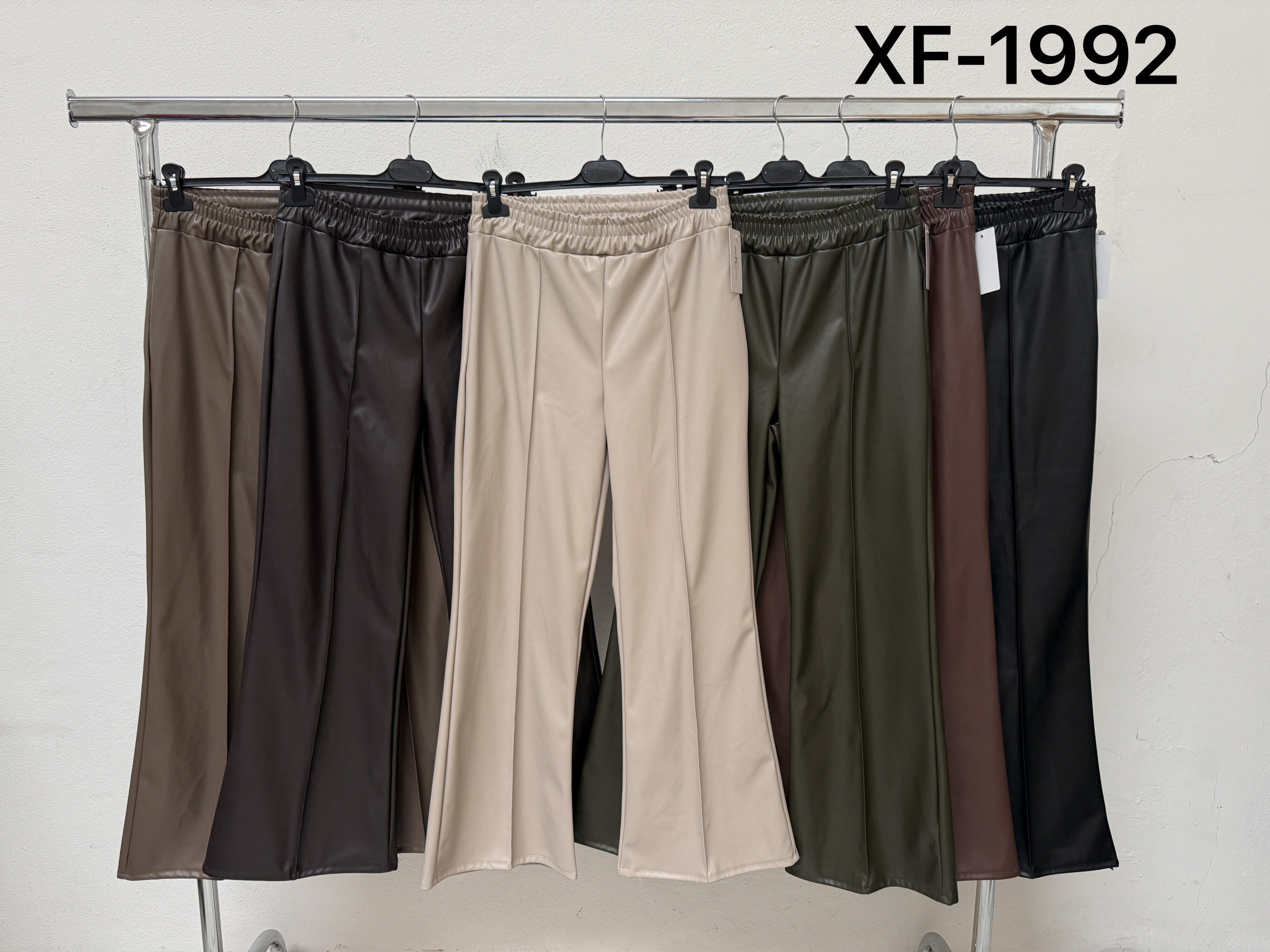 Wholesaler XFASHION - LONG LEATHER TROUSERS