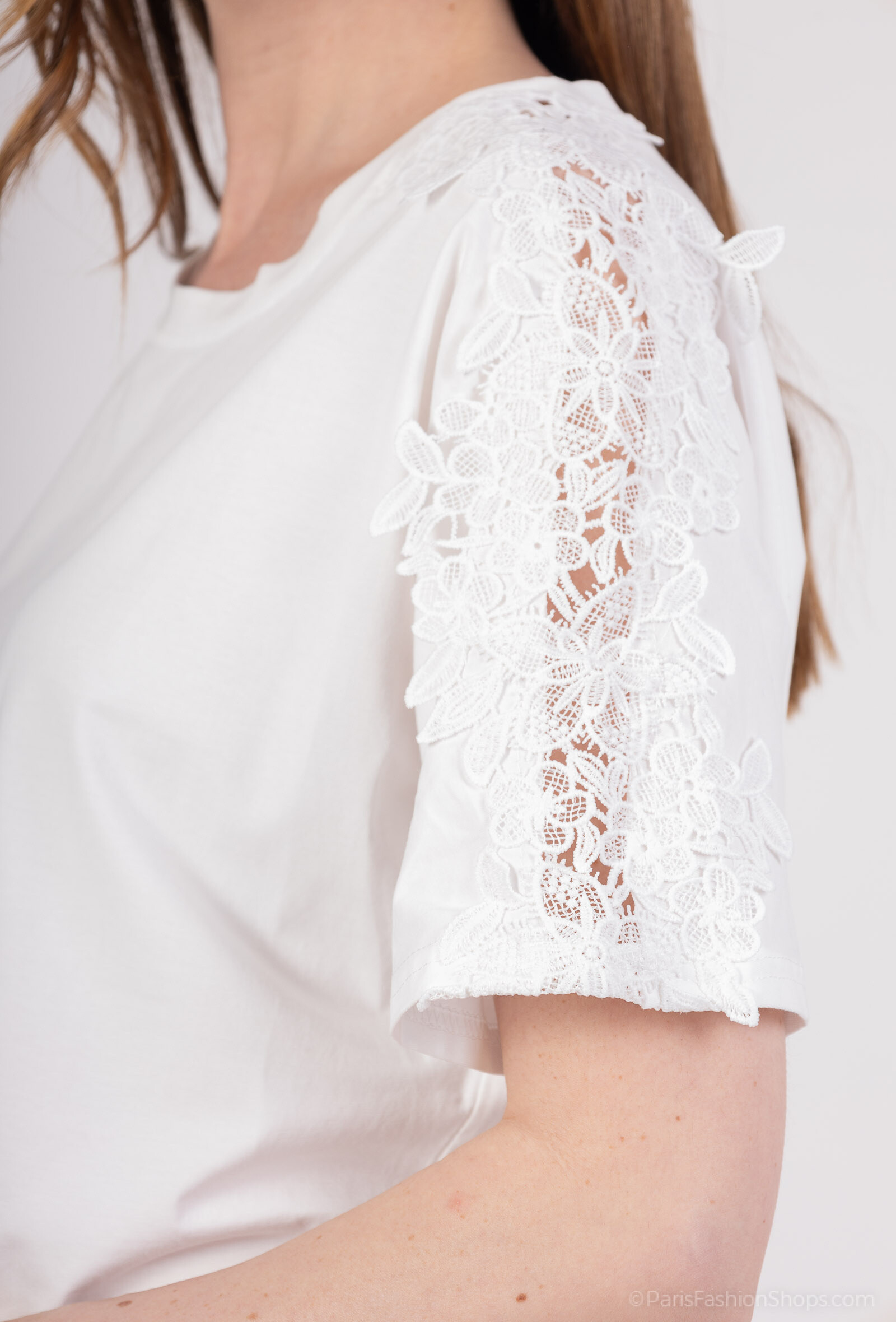Grossiste Y Fashion - T-SHIRTS Classique Élégant en Broderie Florale