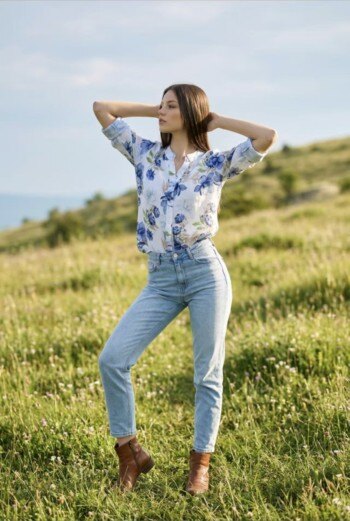 Wholesaler YALI MODA - Elegant Shirt "Summer Flowers"
