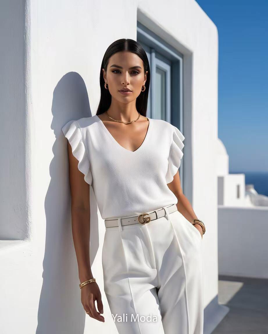 Wholesaler YALI MODA - Top with ruffled sleeves and V-neckline