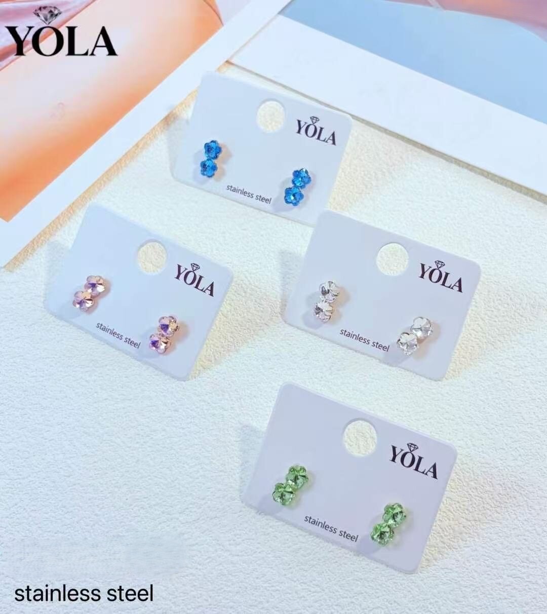 Grossiste YOLA BIJOUX - Boucles d'oreilles à puce en forme de fleur avec cristaux colorés en acier inoxydable