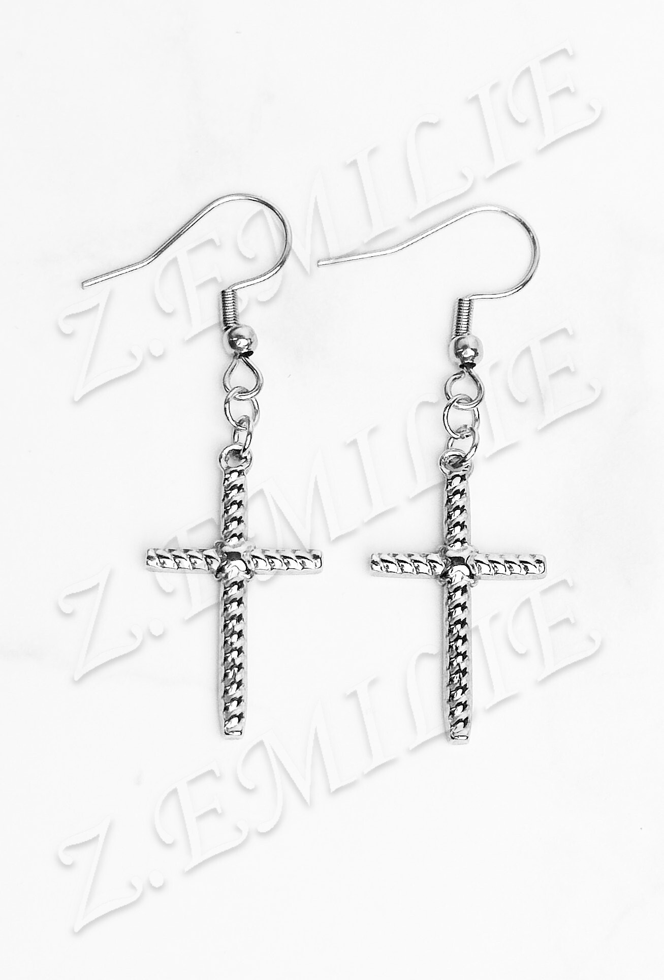 Wholesaler Z. Emilie - "Je t'aime" steel earring