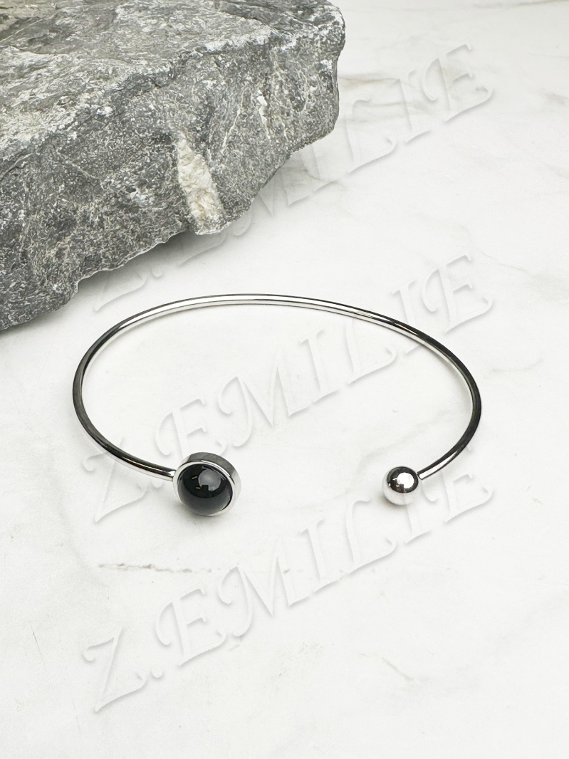 Mayorista Z. Emilie - Pulsera de acero con brazalete de piedra de ónix.