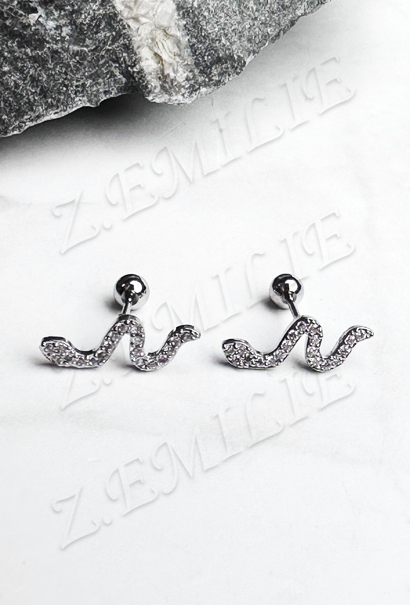 Wholesaler Z. Emilie - Triple star tragus and helix piercing