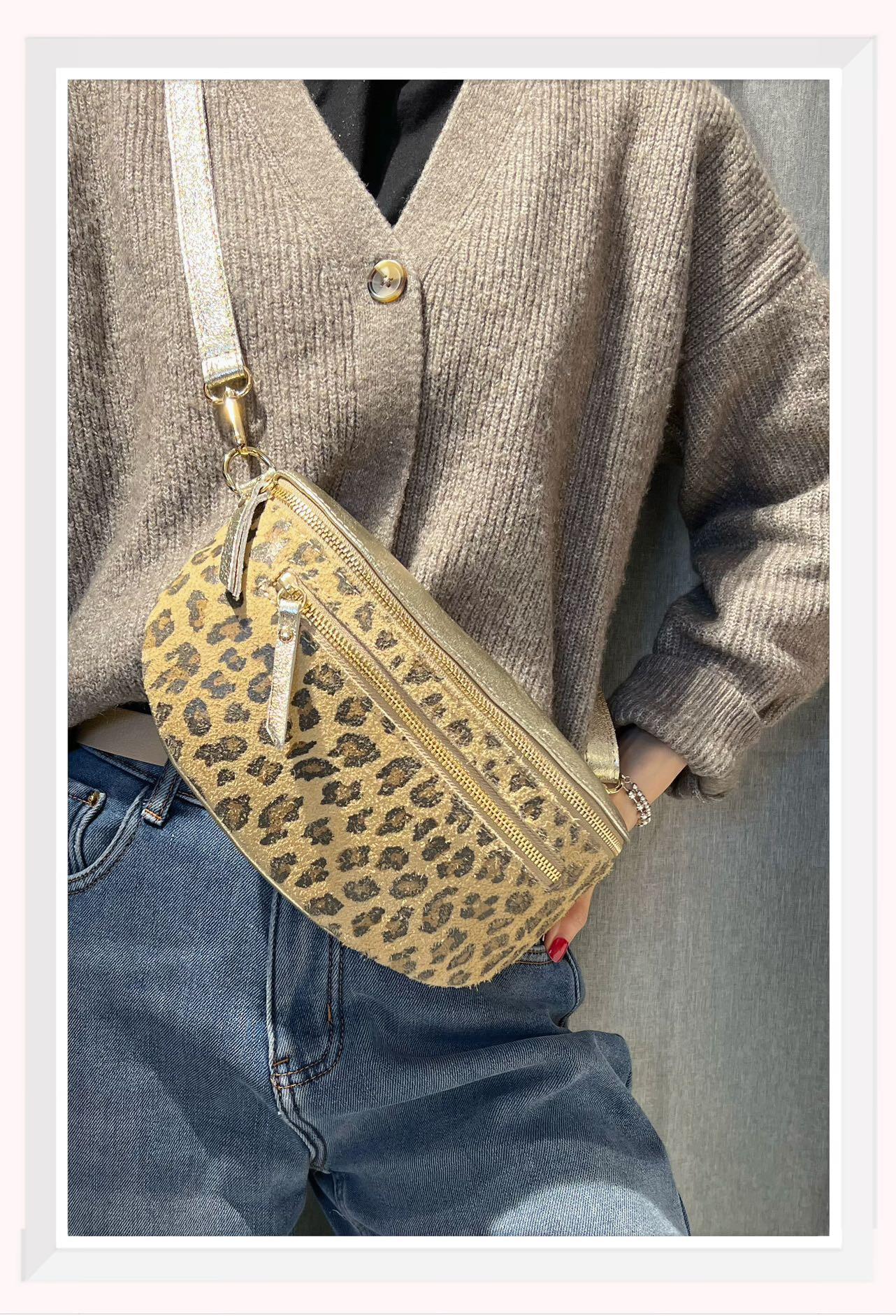 Grossiste Z & Z - Sac banane en daim et cuir irisé motif léopard