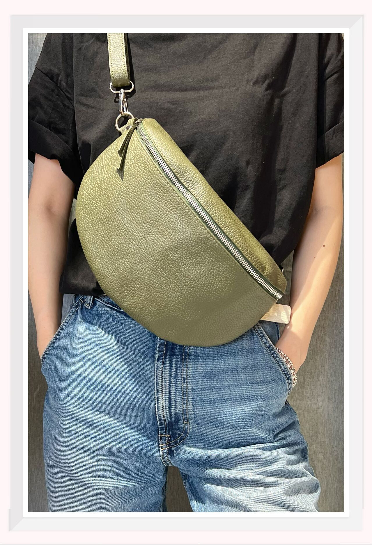 Wholesaler Z & Z - Large format grained leather banana bag