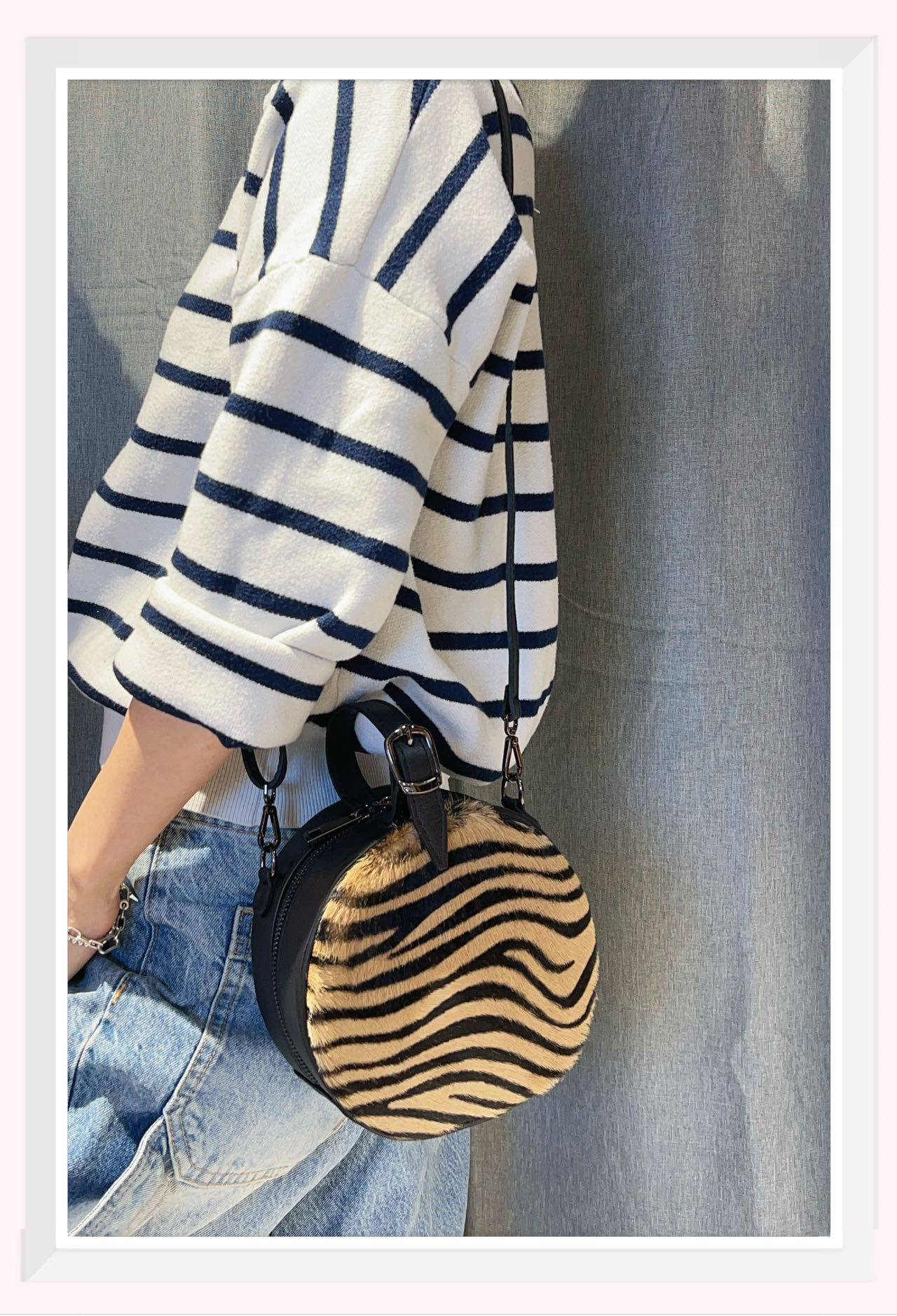 Wholesaler Z & Z - Leather shoulder bag with animal pattern or plain hair detail