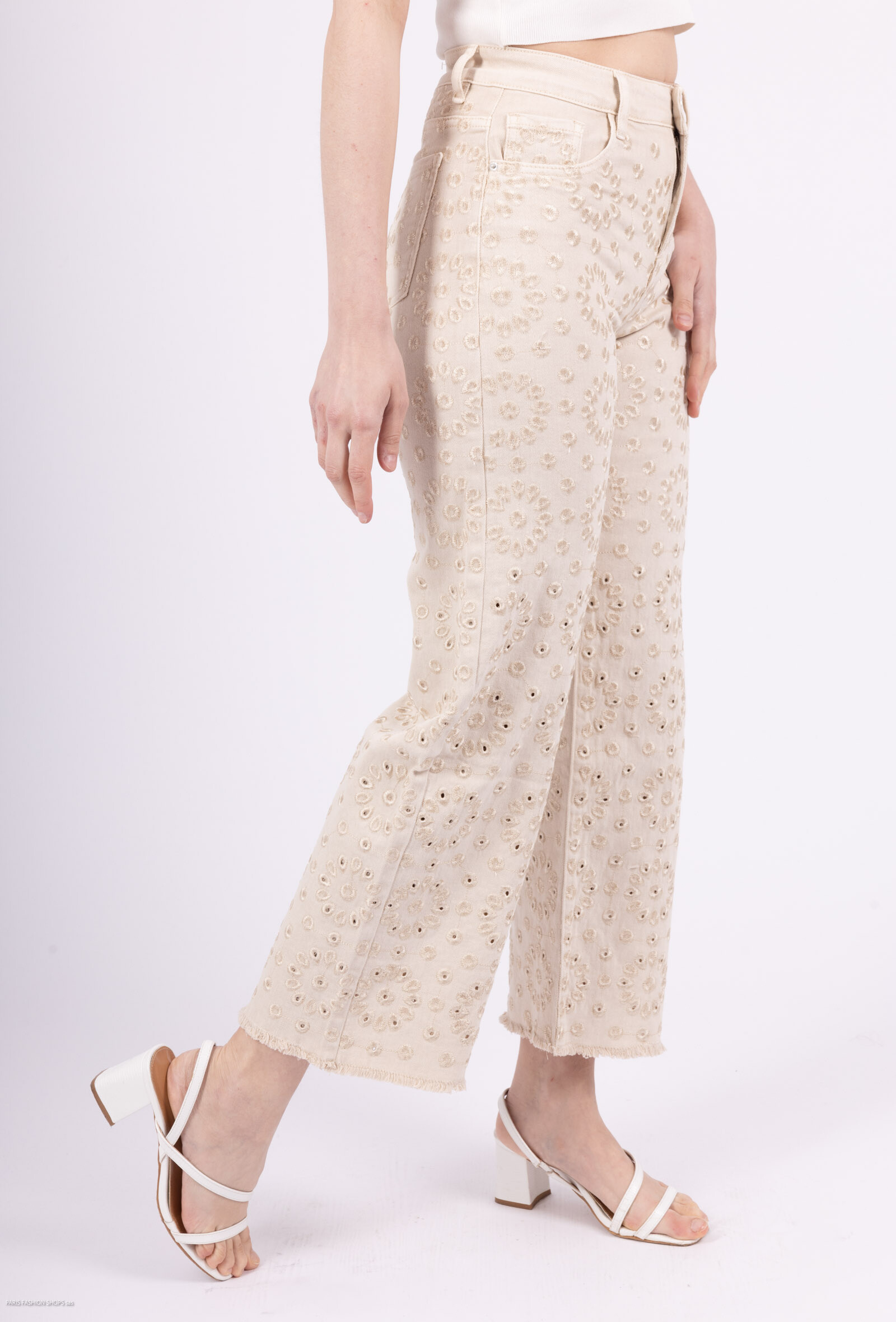 Embroidered women's jeans in cotton elastane, lightweight for summer, made in China, Spring/Summer 2025 collection.
