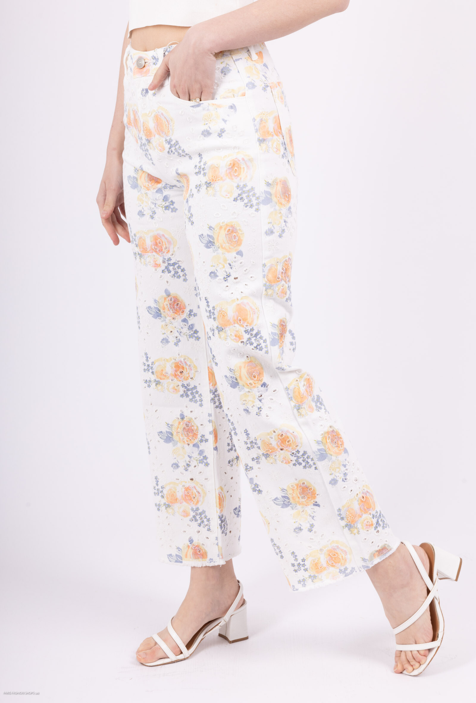 Floral jeans in cotton elastane, lightweight for summer, made in China, perfect for a spring look.