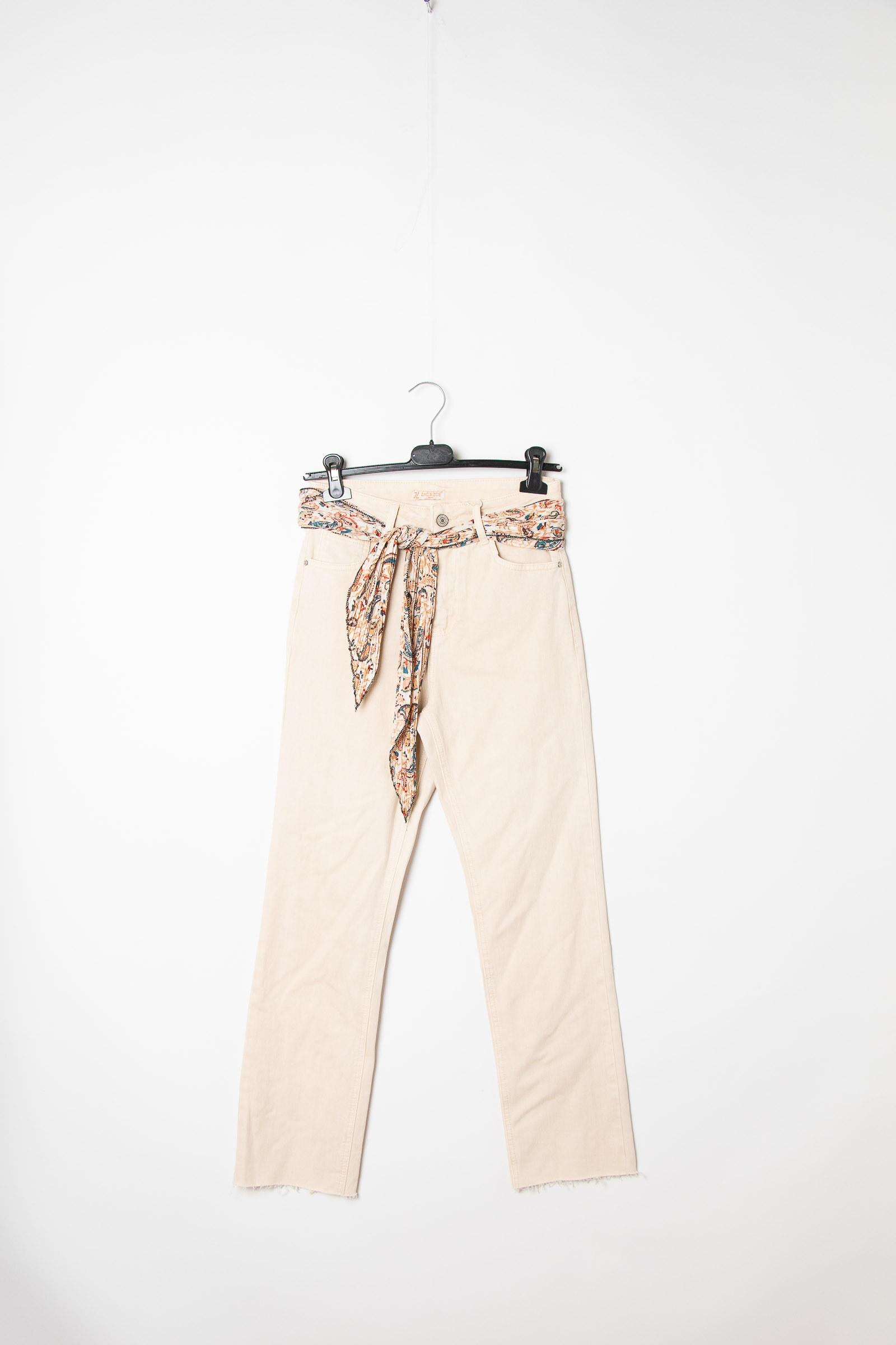 STRAIGHT-LEG JEANS WITH SCARF