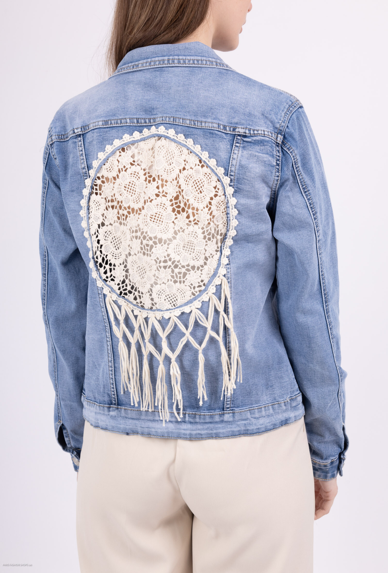 Dreamcatcher lace denim jacket, perfect for spring. Made mostly of cotton, soft and stretchy, ideal for the season.