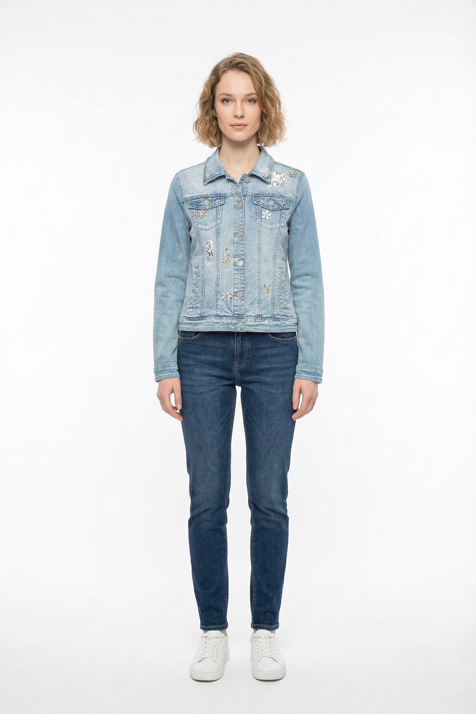 VESTE EN JEANS BRODÉE