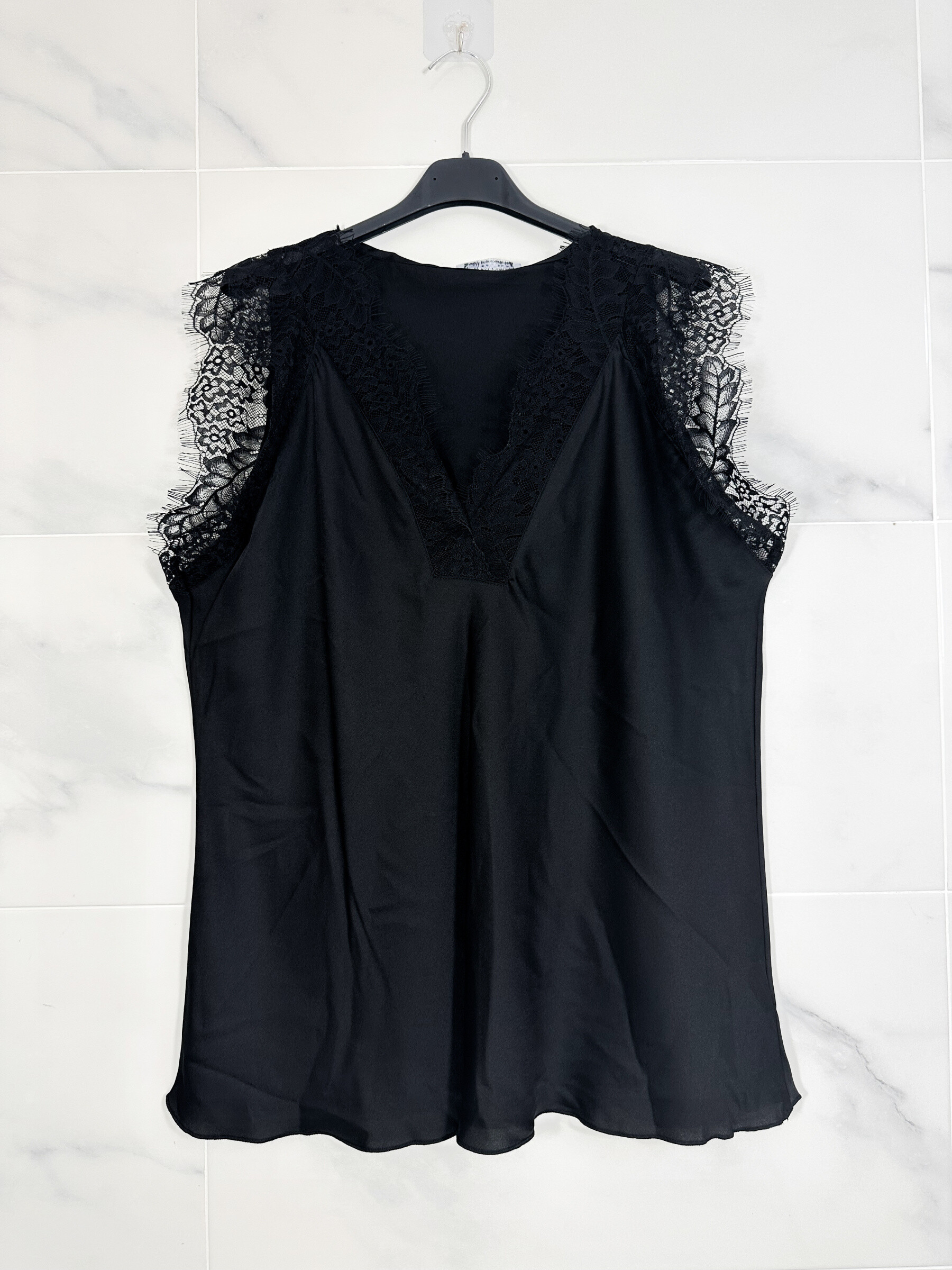 Grossiste Zafa - Débardeur en satin avec dentelle élégant et raffiné