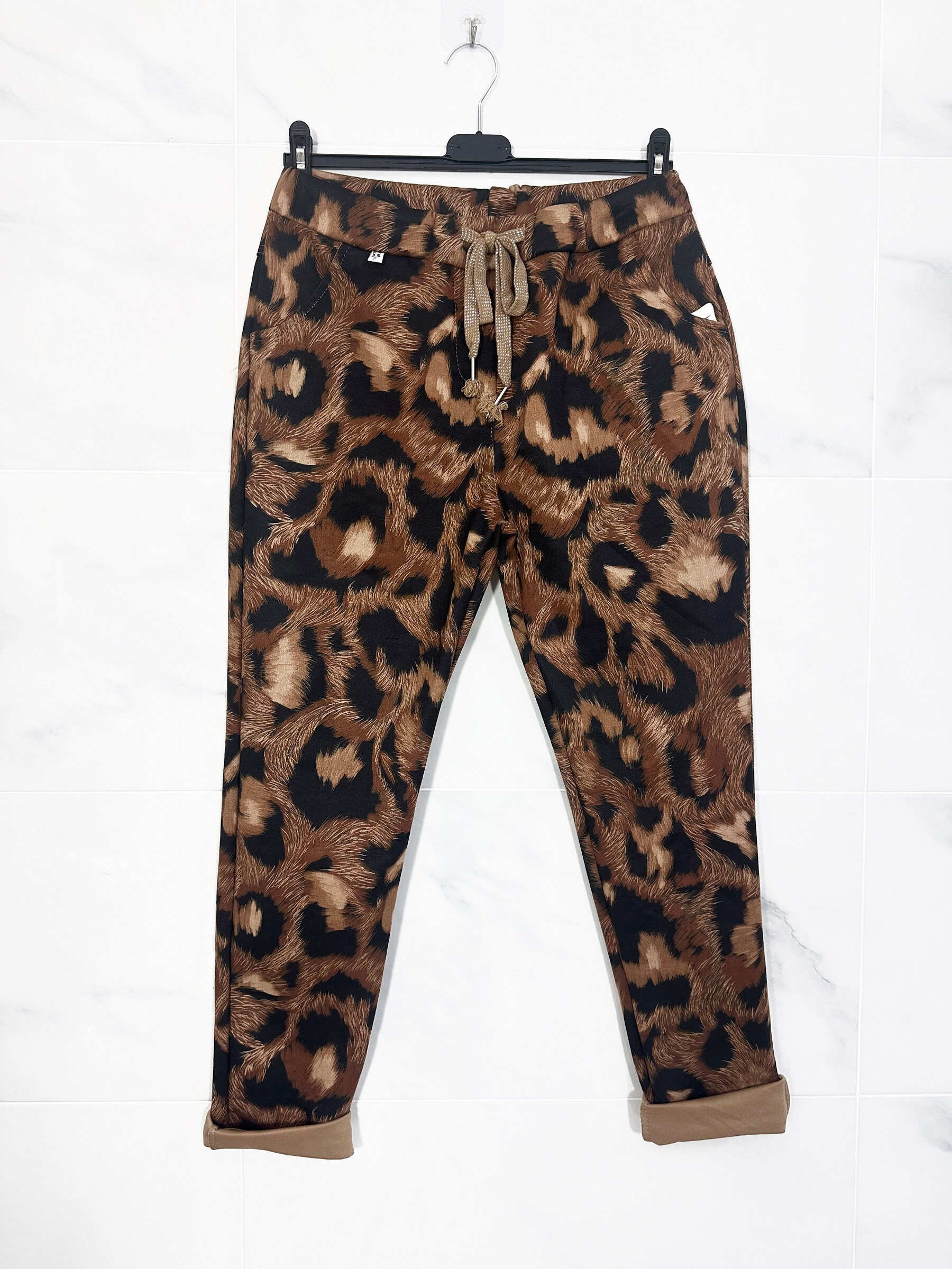 Wholesaler Zafa - Suede pants with front pocket and print.