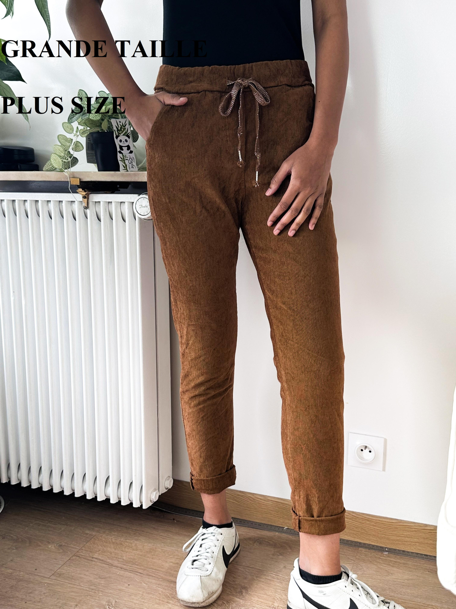 Grossiste Zafa - GRANDE TAILLE Panta-jogg velours avec poche avant.