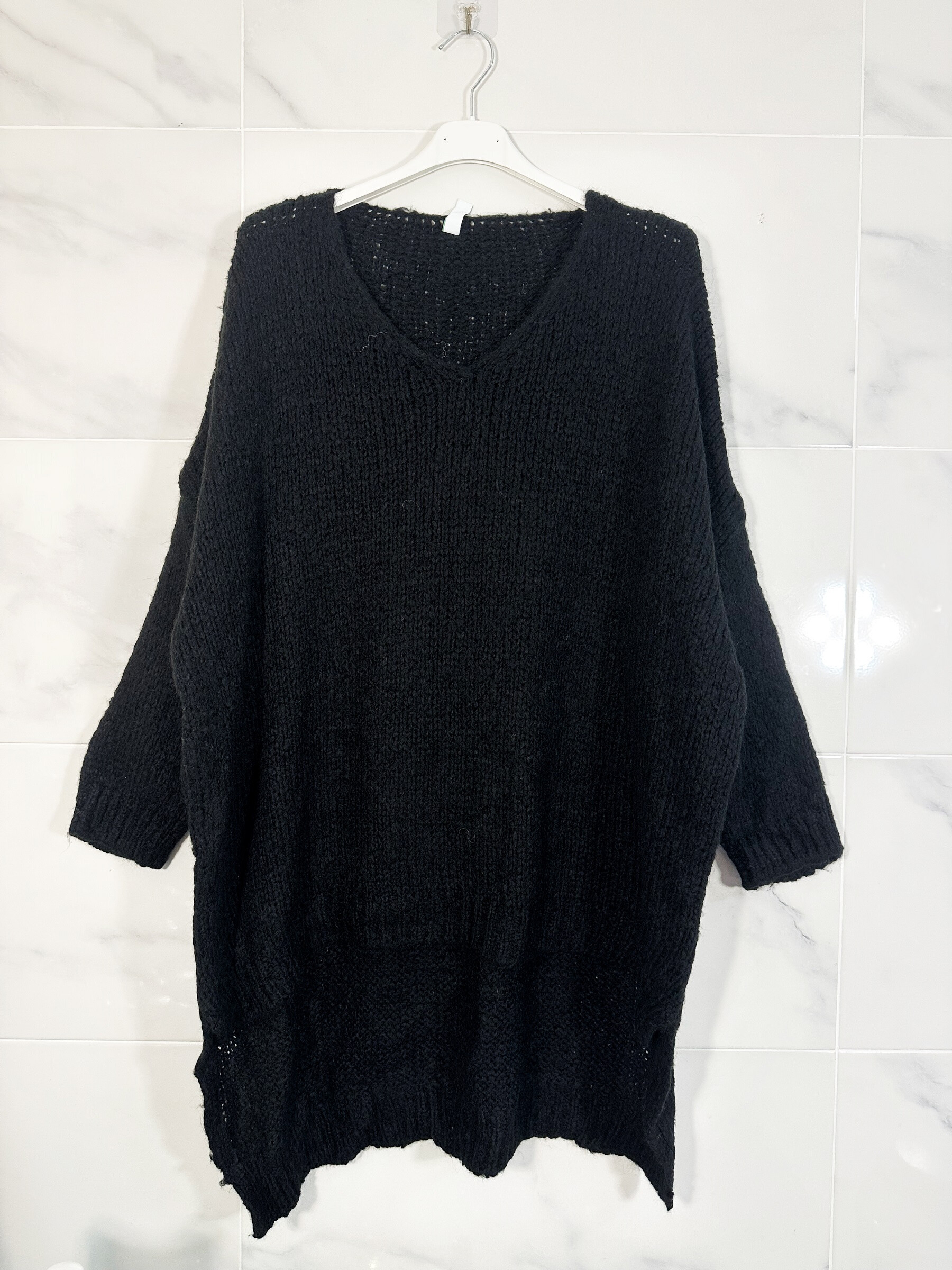 Wholesaler Zafa - V-neck sweater, loose and asymmetrical cut in wool