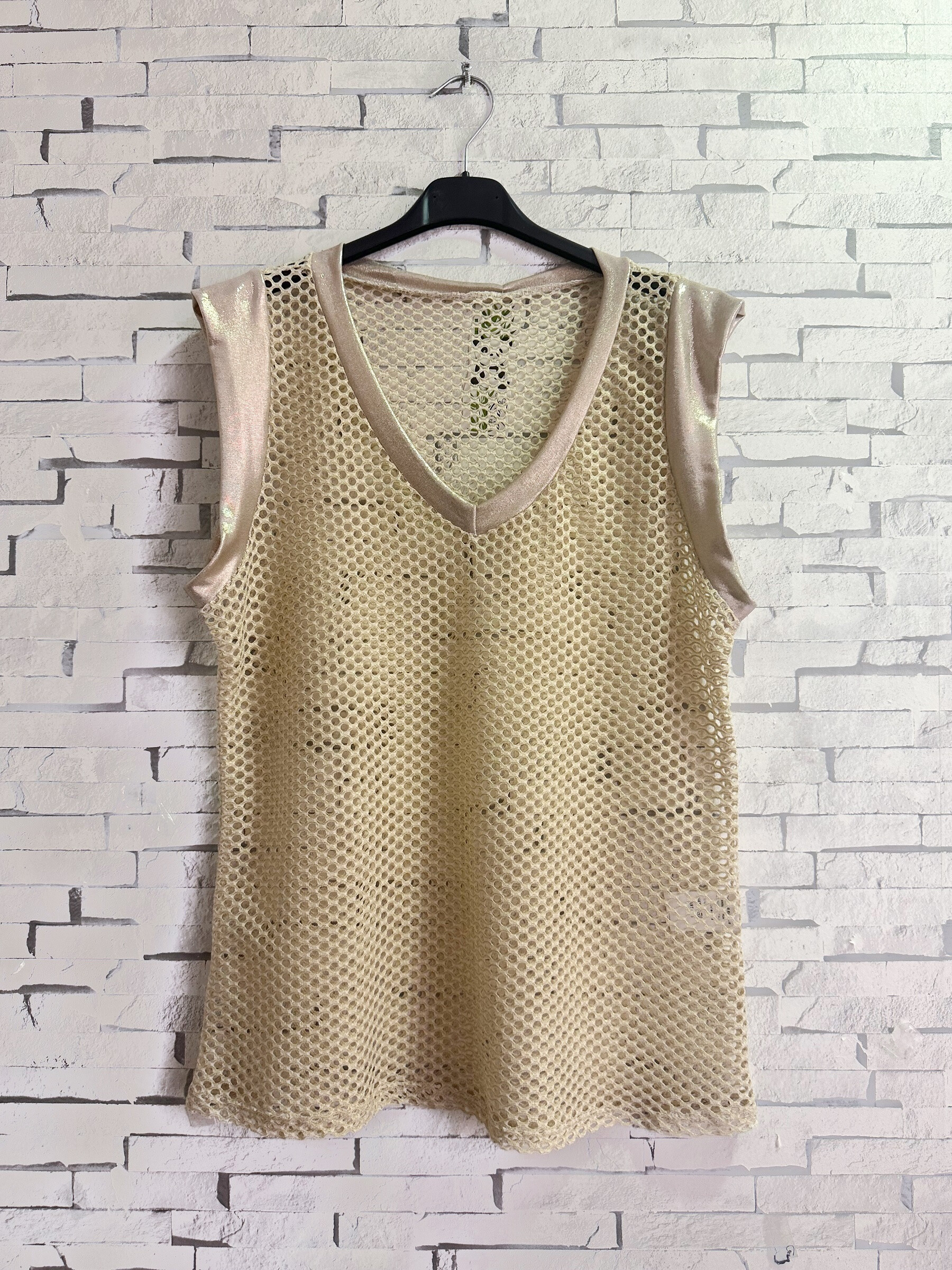 Grossista Zafa - Top in maglia all'uncinetto, scollo a V, con i suoi dettagli traforati