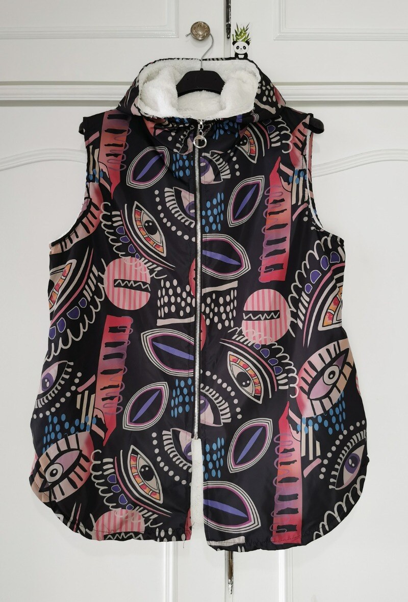 Wholesaler Zafa - Sleeveless jacket, with hoods, two side pockets.