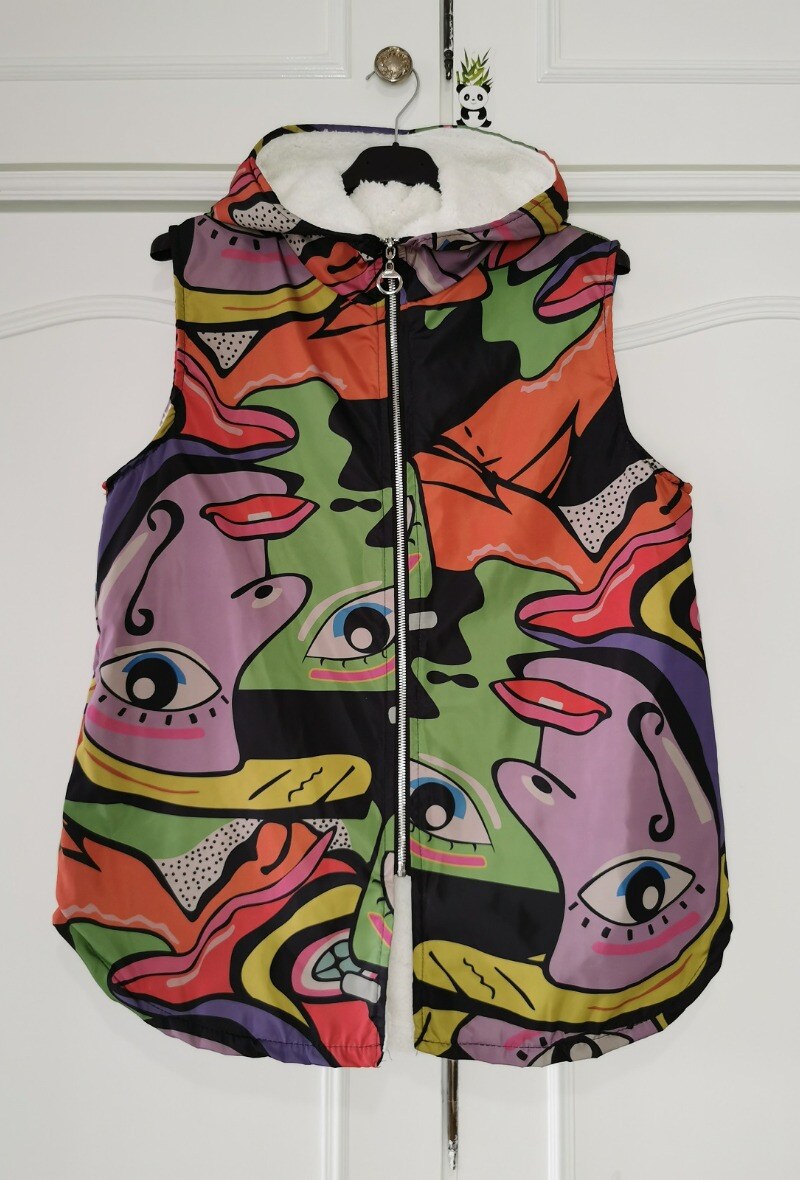 Wholesaler Zafa - Sleeveless jacket, with hoods, two side pockets.