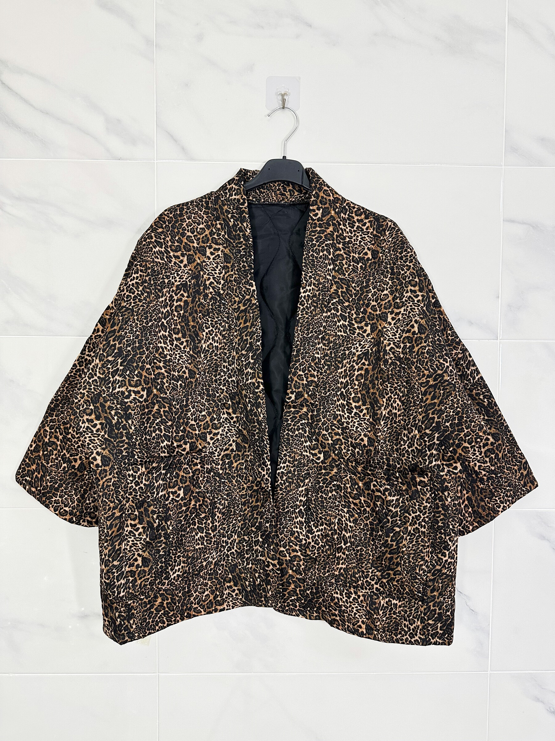 Großhändler Zafa - Steppjacke mit Leopardenmuster