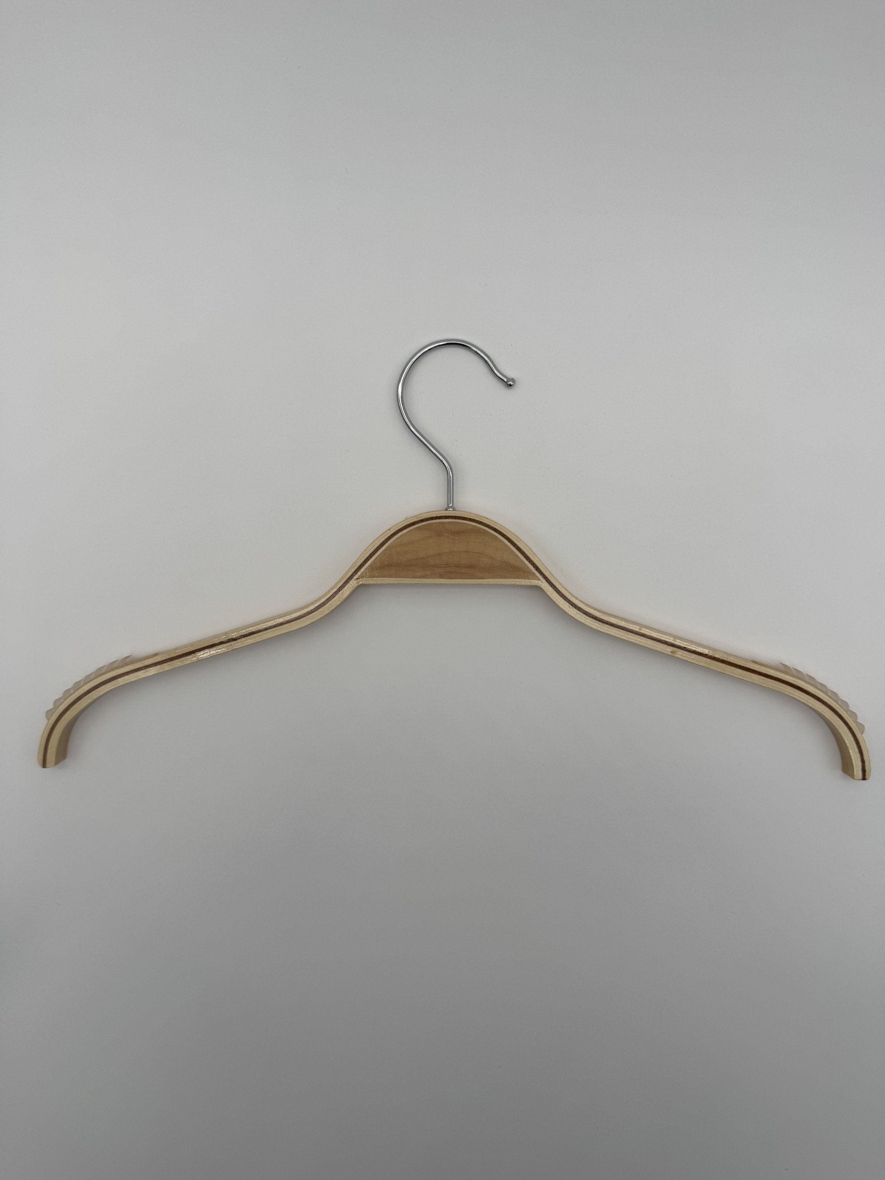 Wholesaler DT XENON - Wooden hanger with non-slip