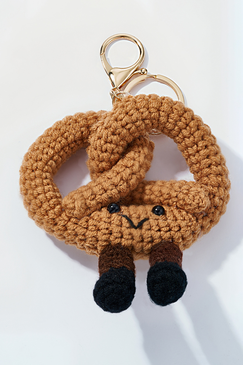 Mayorista ÉLINE L'ATELIER - Amuleto de bolso y llavero de pretzel de ganchillo