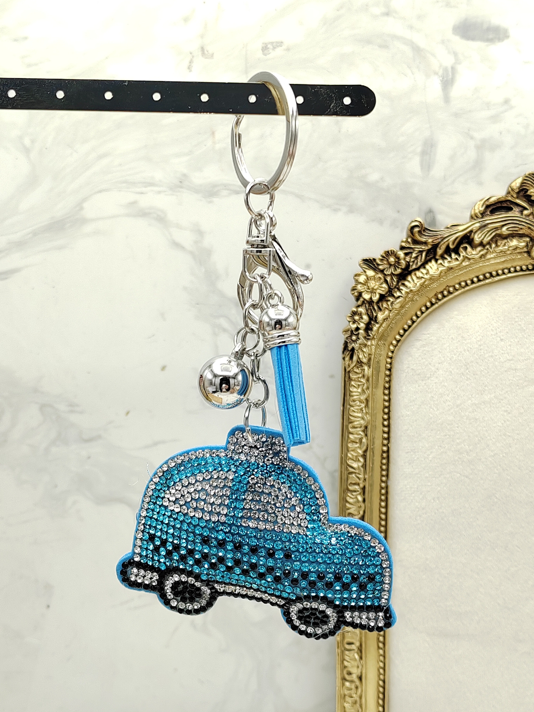 Wholesaler I.L JOLI B - Whimsical blue car keychain