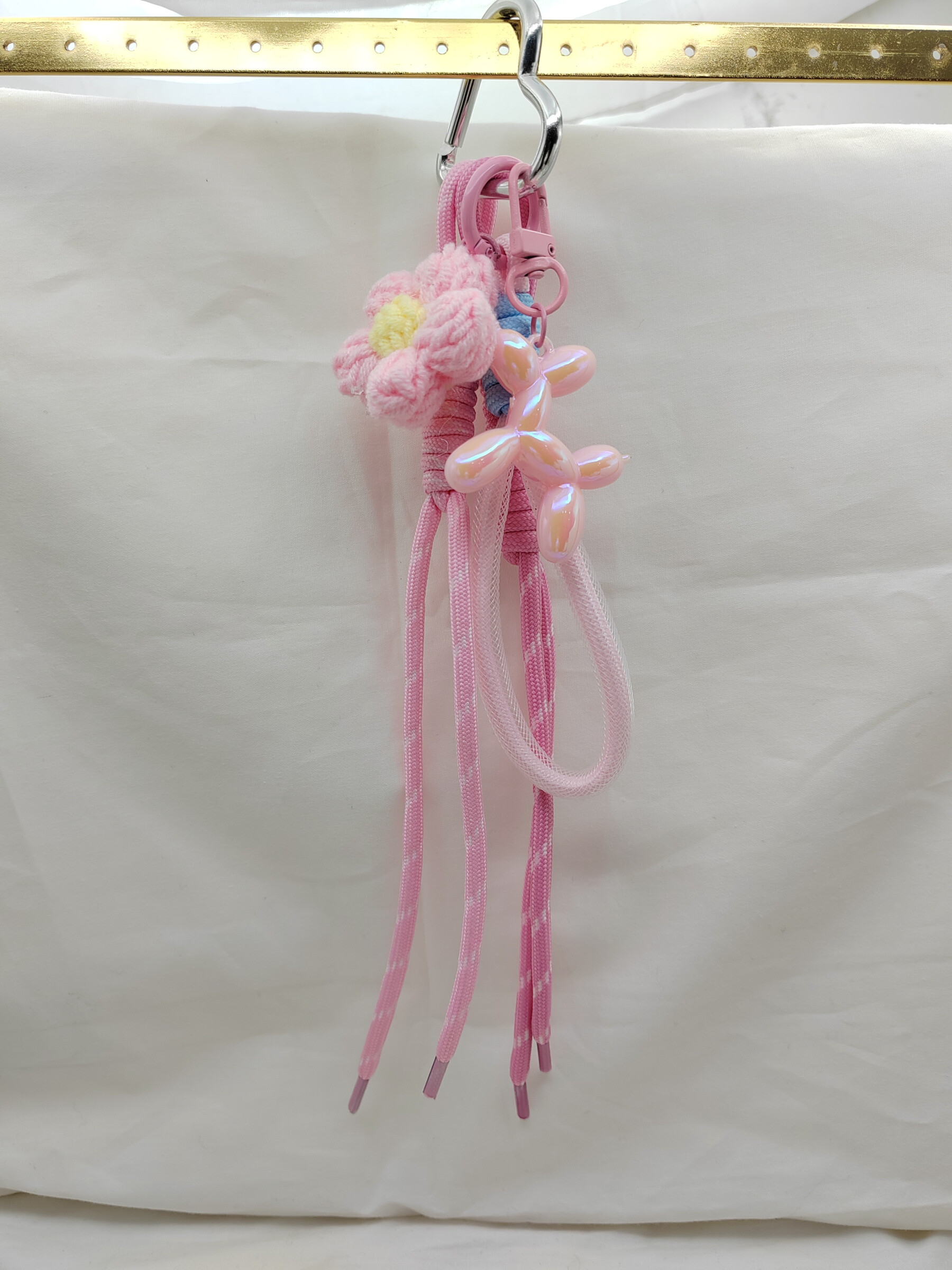 Grossiste I.L JOLI B - Porte clé pour sac couleur pastel avec une fleur crochet