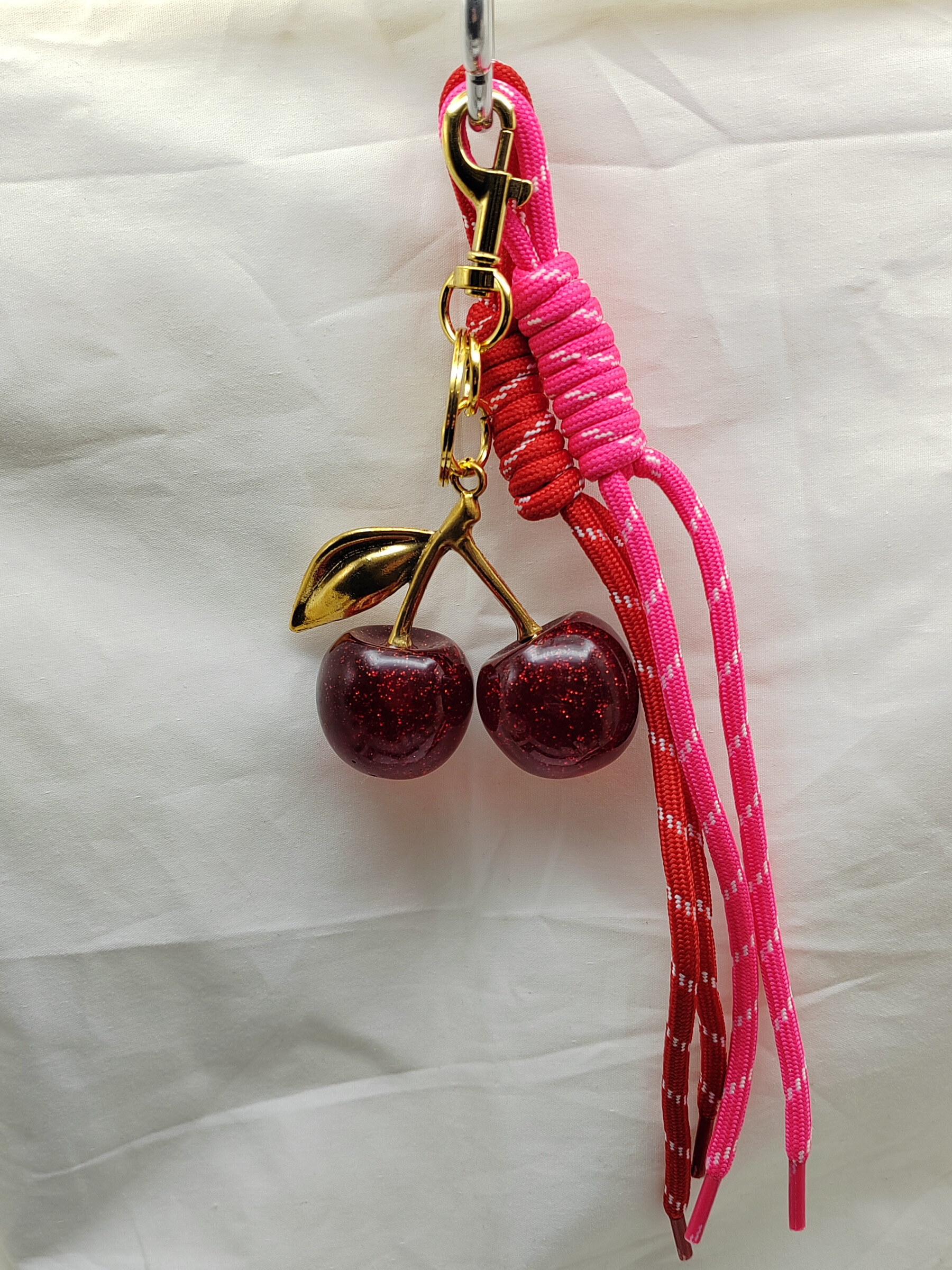 Grossiste I.L JOLI B - Porte clé pour sac cerise en résine