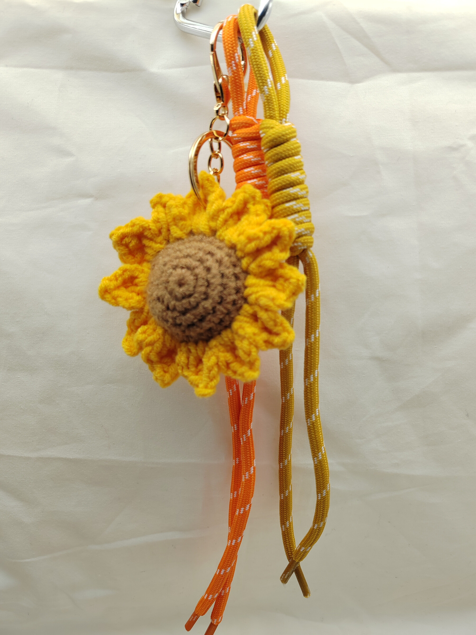 Grossiste I.L JOLI B - Porte clé pour sac tournesol en crochet