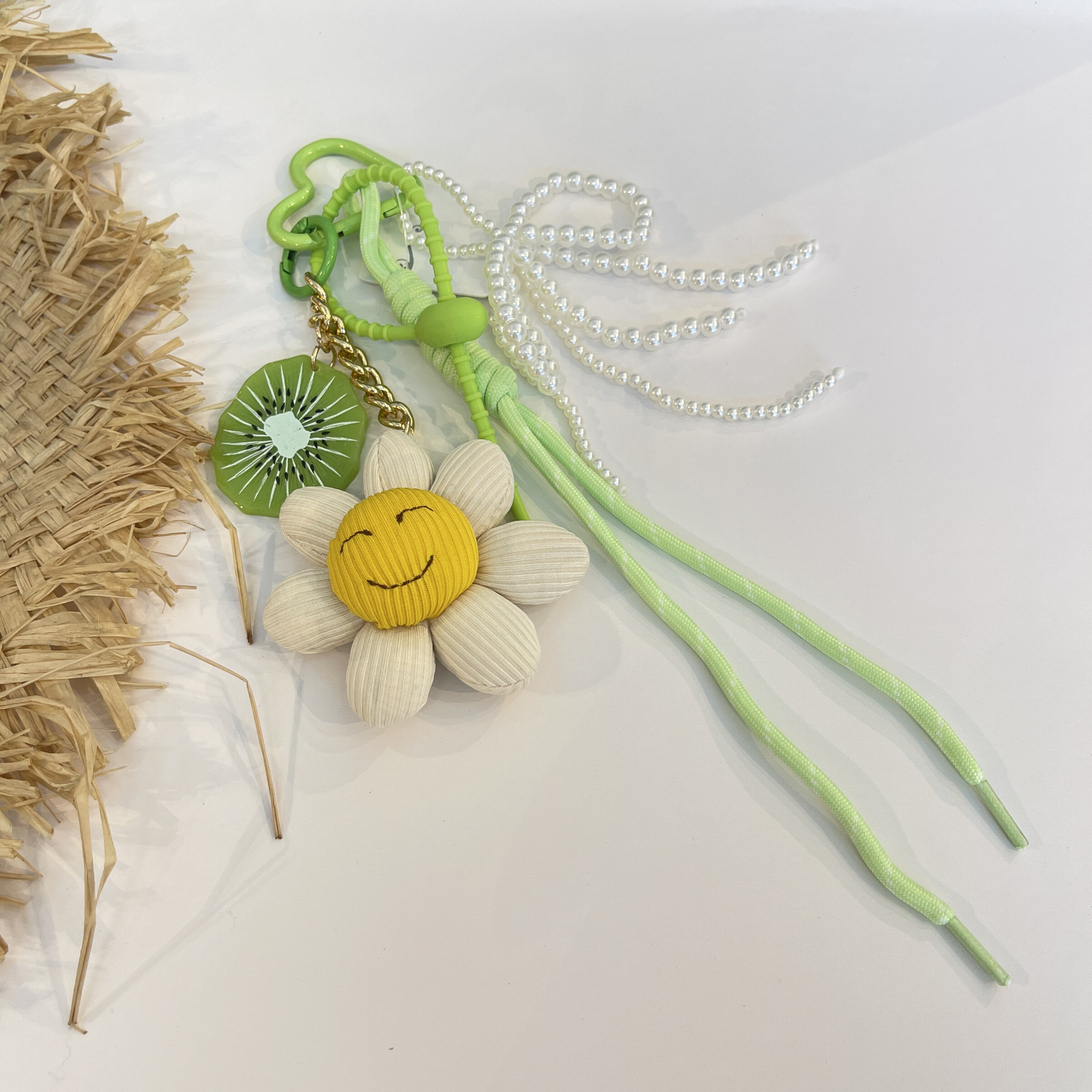 Grossiste I.L JOLI B - Porte clé pour sac marguerite perle et morceau de kiwi