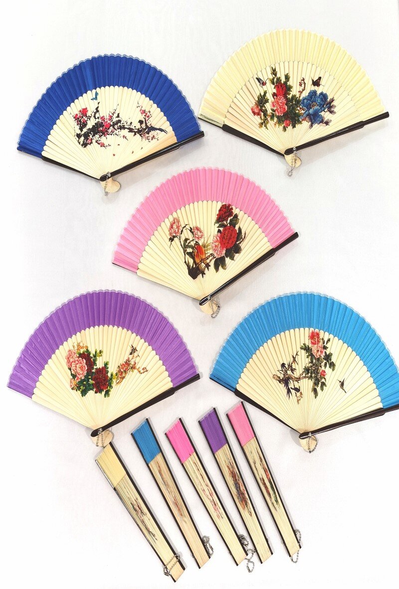 Grossiste M&P Accessoires - Eventail en bois style chinois fleurs (10 pièces couleurs mélangées)