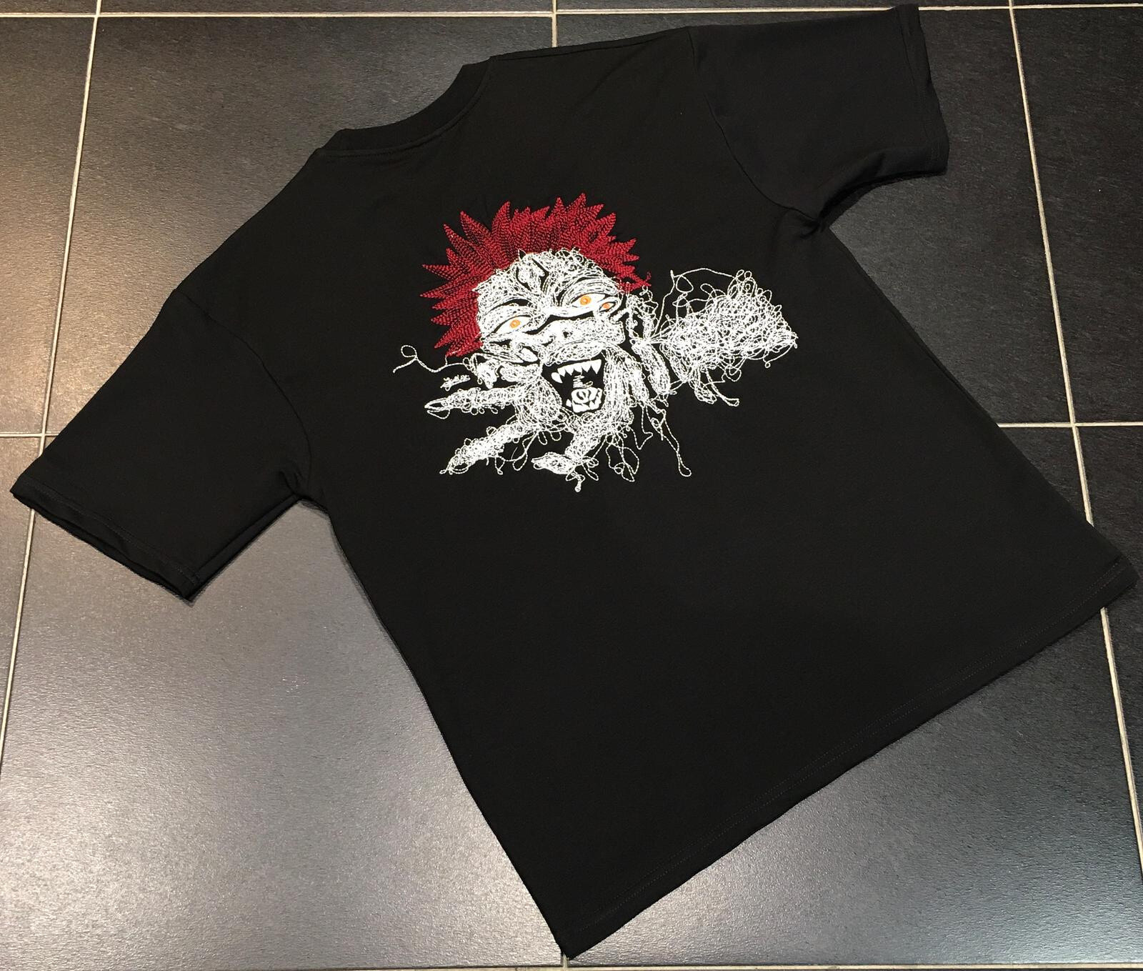 Grossiste Aarhon - T-SHIRT BRODÉ "JUJUTSU KAISEN"