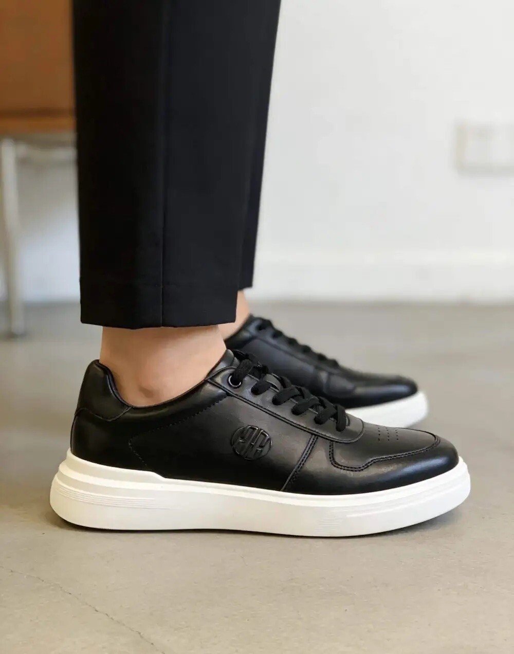 Großhändler AMANDA SHOES - HERREN-SNEAKER AUS KUNSTLEDER 40-45 WEICHE INNENSOHLE