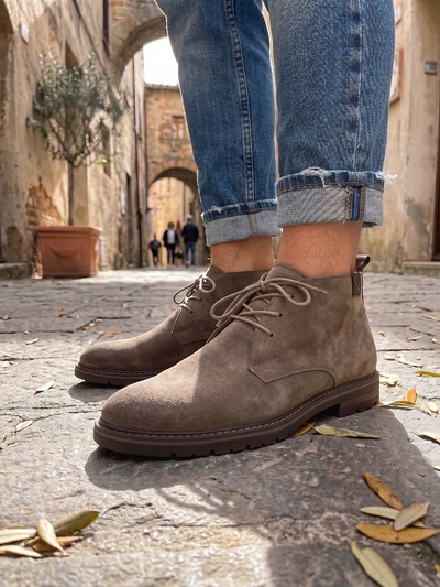 Wholesaler BEAVITA SHOES - Suede lace-up Derby shoes, minimalist design. Wholesaler BEAVITA SHOES - Suede lace-up Derby shoes, minimalist design.