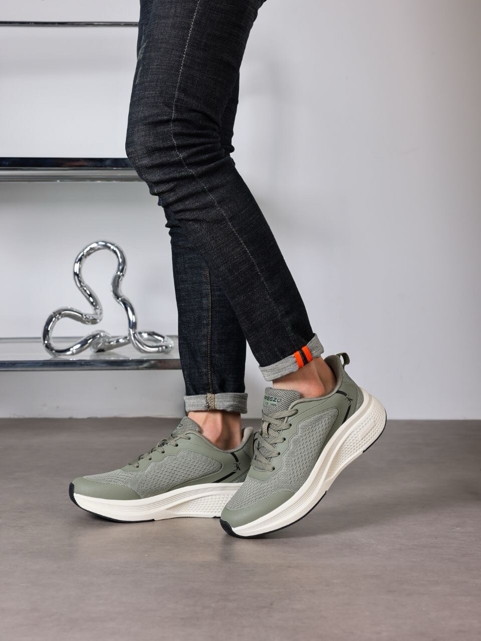 Großhändler Bello Star - Klassische Herren-Sneaker mit Schnürung und Materialmix