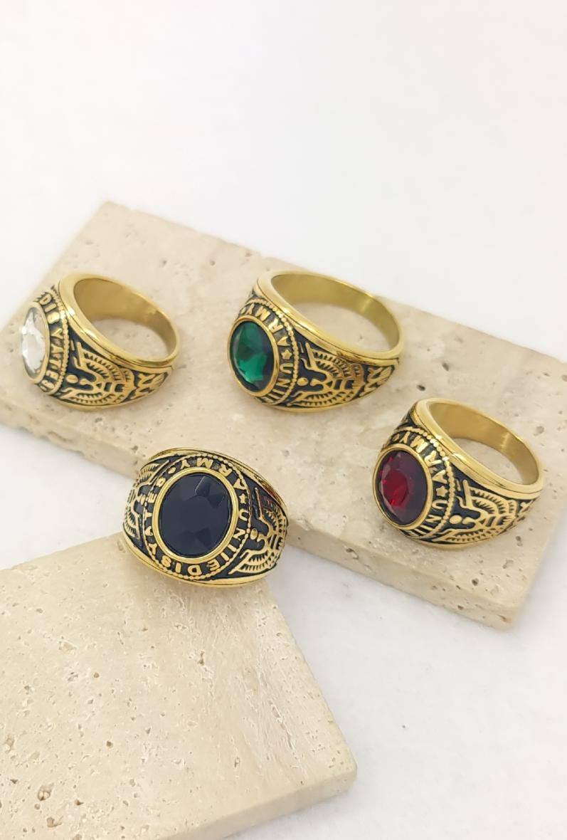 Grossista Bijoussimo - Anello in acciaio dorato da uomo con pietra colorata (M01)