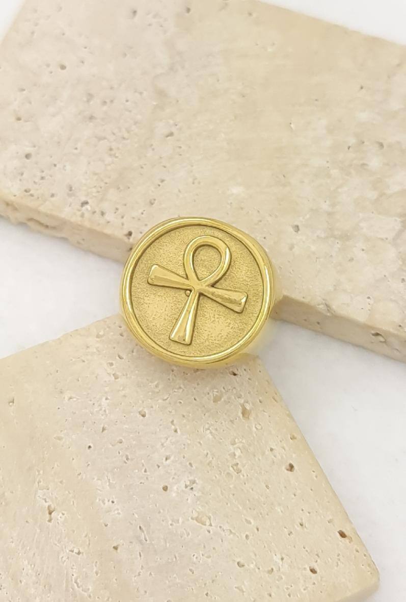 Grossista Bijoussimo - Anello da uomo in acciaio dorato con croce egizia Ankh