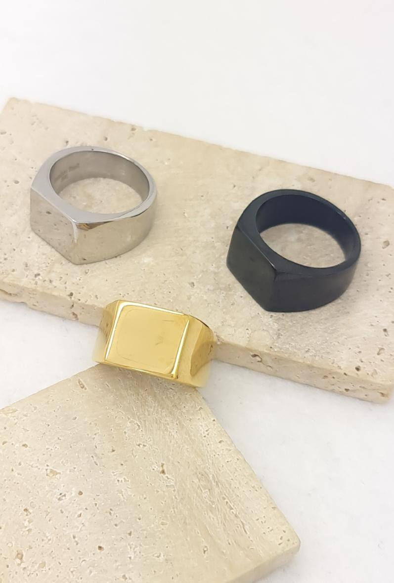 Grossista Bijoussimo - Anello in acciaio da uomo con parte superiore liscia rettangolare