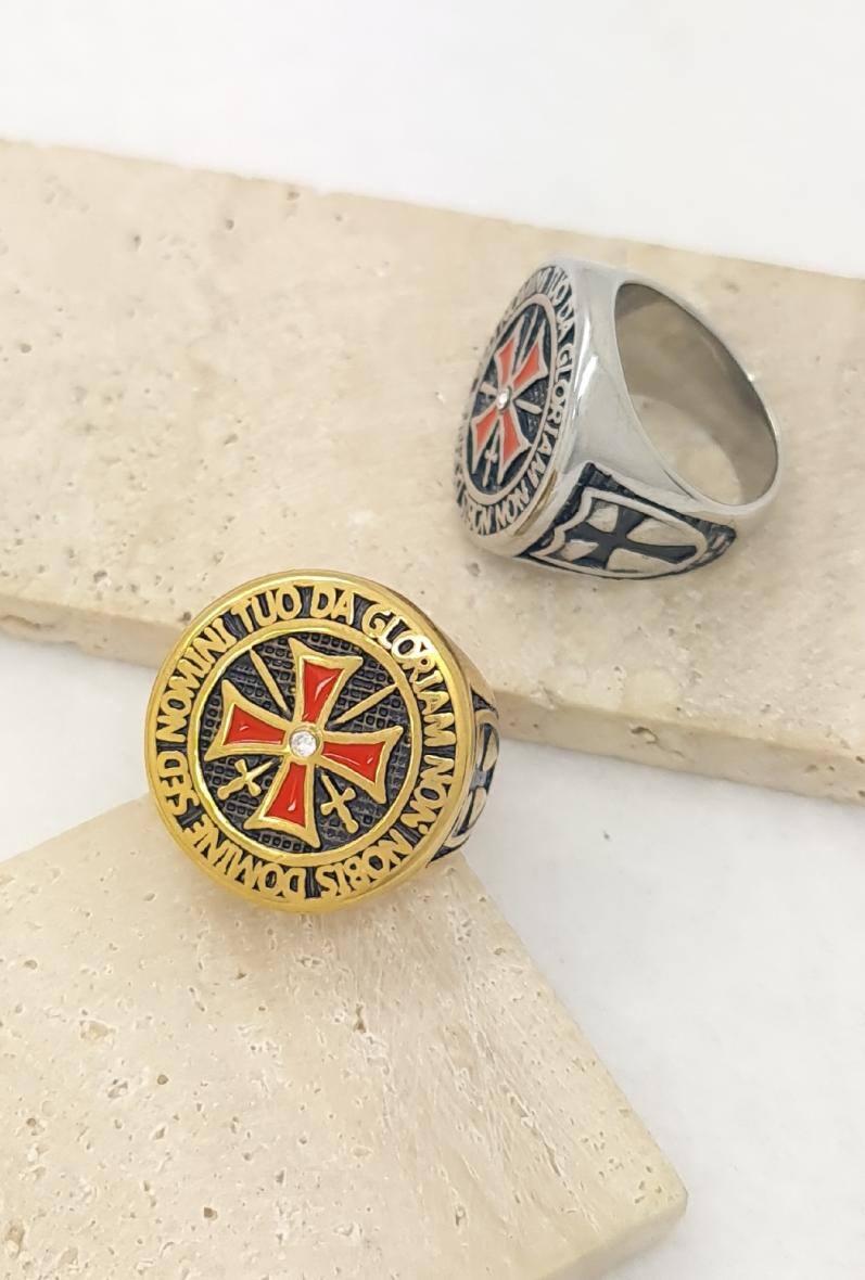 Grossista Bijoussimo - Anello in acciaio da uomo con croce di Malta rossa