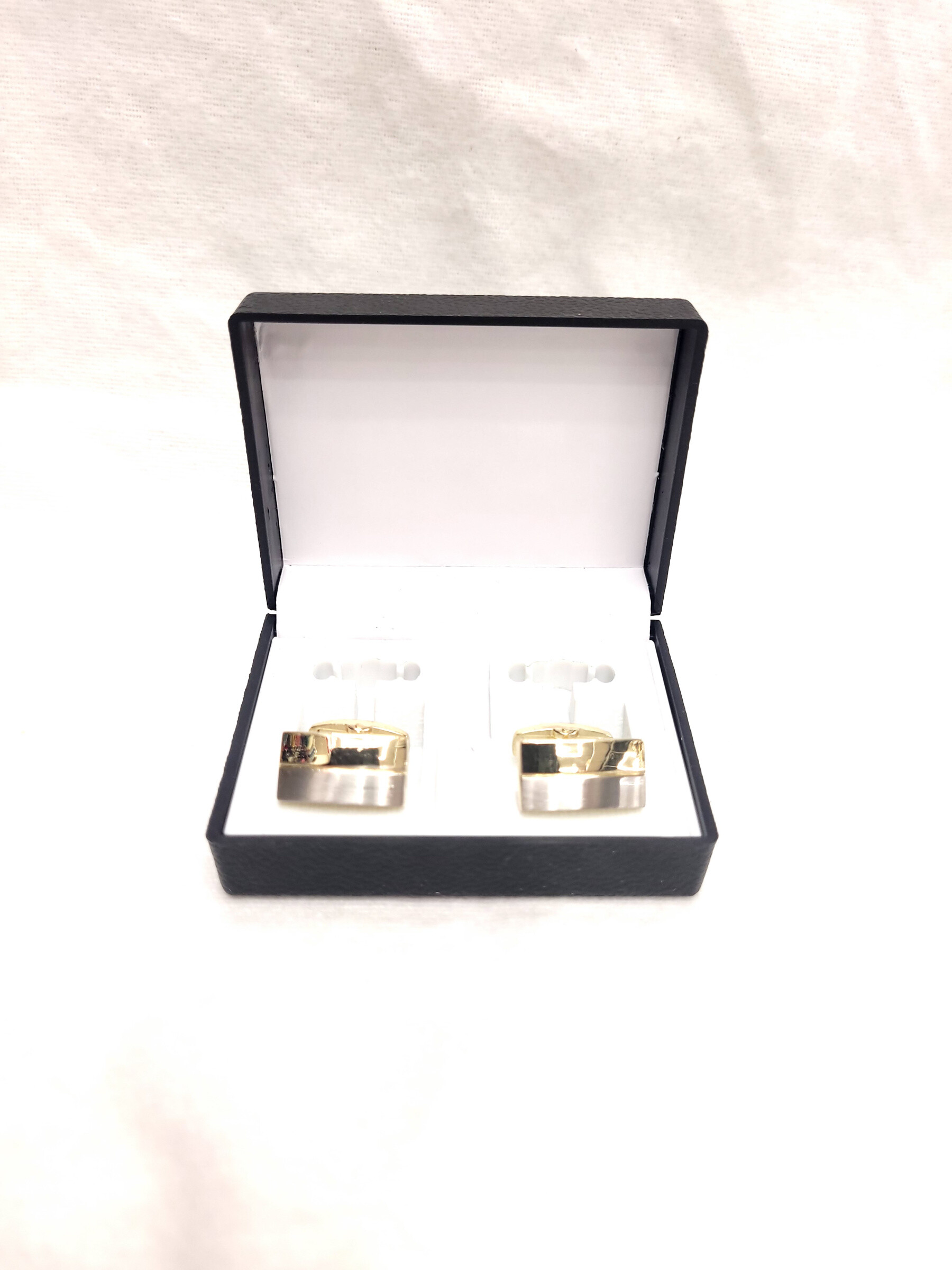 Wholesaler Bijoussimo - Silver and gold cufflink with box
